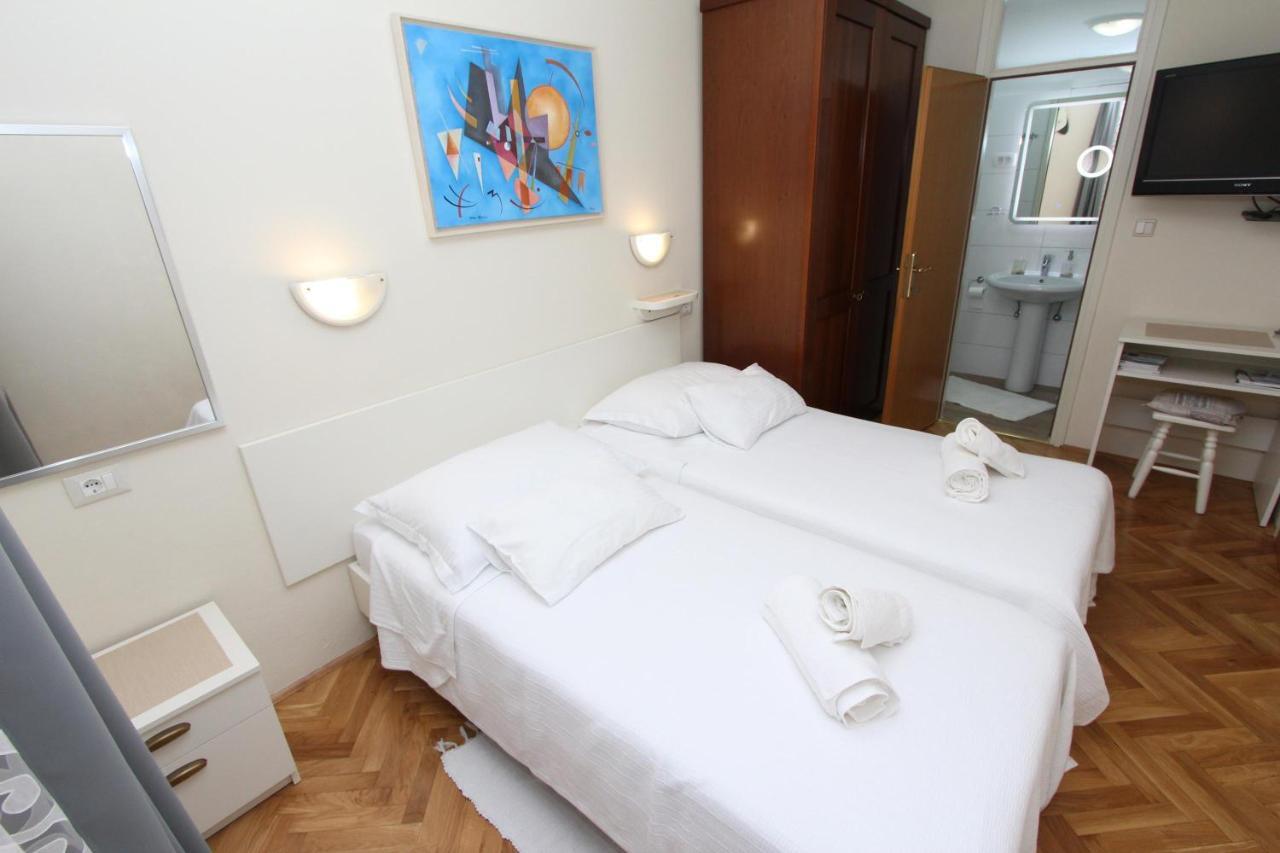 Room Roma روفينج المظهر الخارجي الصورة