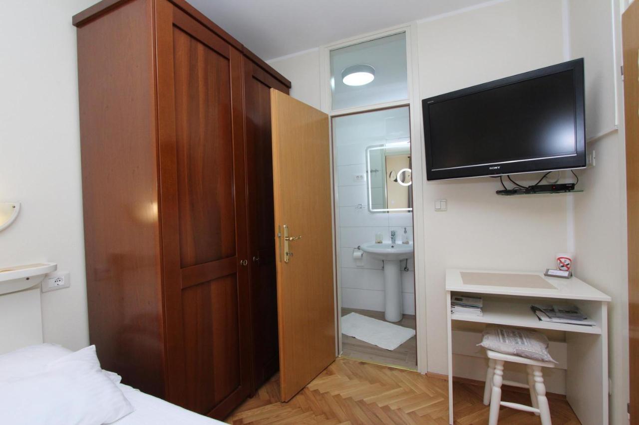 Room Roma روفينج المظهر الخارجي الصورة